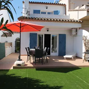 https://lovely-3-bedroom-house-in-torre-vella.catalonia-hotels.com